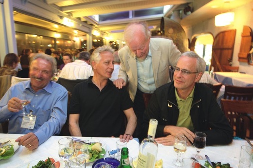 V.l.: Bernd Brinkmann, Geschäftsführer Airwell Deutschland GmbH, Werner 
Rolles, Chairman Daikin Airconditioning Germany GmbH, und Friedhelm Körner, 
Geschäftsführer Johnson Controls Systems & Service GmbH
