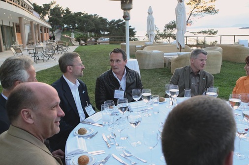 Im Rund von links: Thomas Ernst, Leiter Corporate Communication Bitzer 
Kühlmaschinenbau GmbH, Bernd Brinkmann (etwas verdeckt), Geschäftsführer 
Airwell Deutschland GmbH, Hermann Schütz, Leitung Messekoordination 
Ziehl-Abegg AG, Hans-Joachim Socher,…