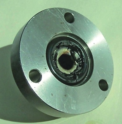 Bild 1: Aufgelöster O-Ring aus Neoprene nach 24h Kontakt mit R22
