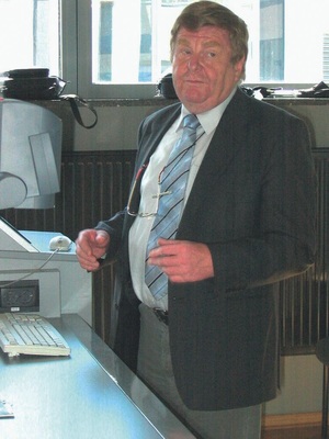 Dieter Rochhausen spricht über die Geschichte der Kleinkälte in 
Scharfenstein
