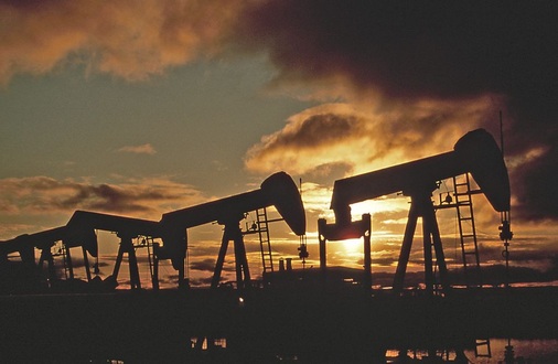 Erdöl wird aus Tiefen gefördert, wo nach der These einer fossilen 
Entstehung gar kein Öl vorhanden sein dürfte
