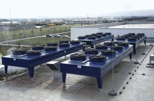 Blick über die Dächer Arnstadts: Die großzügig ausgelegten Güntner 
Verflüssiger
