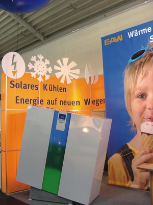 Die Absorptionskälte­maschine von EAW wird künftig von verschiedenen 
Systemanbietern als ­Paketlösung angeboten
