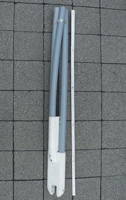Das Bild illustriert Größenverhältnisse bei einer Doppel-U-Sonde. Der 
Durchmesser beträgt etwa 10 cm
