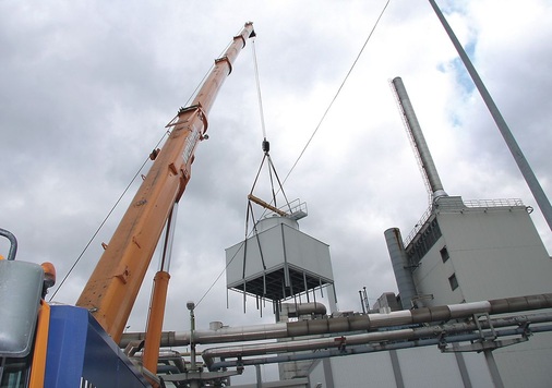 Für die Montage der Kühltürme war ein großer Autokran erforderlich

