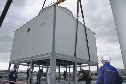 Einpassung eines Kühlturmes auf dem Dach des Versorgungsgebäudes für den 
Industriepark Weinheim
