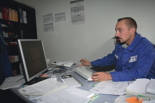 Gerade der Mittelstand braucht hochwertige Softwarelösungen, die sich 
positiv auf Produktivität, Umsatz und Kosten auswirken. 
Kälteanlagenbauermeister Mark Keller hat seine Baustellen jedenfalls fest im 
Griff dank der Projektverwaltung von MOS’aik
