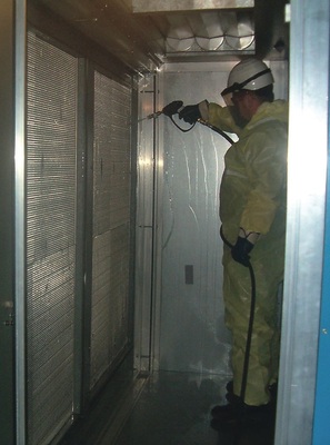 Einsatz der Reinigungsgeräte bei dem Zentralklimagerät aus dem 
Beispielprojekt

