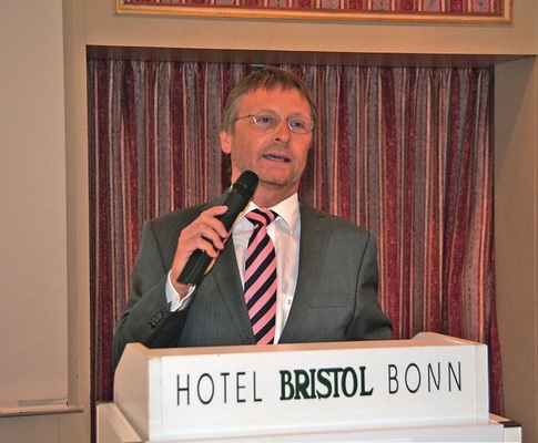 FGK-Geschäftsführer Günther Mertz begrüßt die Besucher des Planer- und 
Betreiberforums in Bonn
