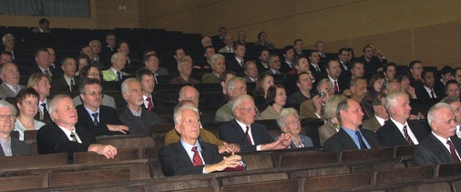 Etwa 100 Teilnehmer hatten sich zur Verabschiedung von Prof. Quack 
eingefunden
