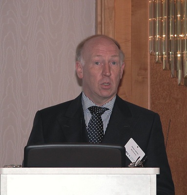 Dr. Rainer Jakobs referierte über Energieeinsparung im 
Lebensmitteleinzelhandel
