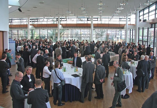 Zwischen den Vorträgen gab es viele Gelegenheiten zu angeregten Gesprächen
