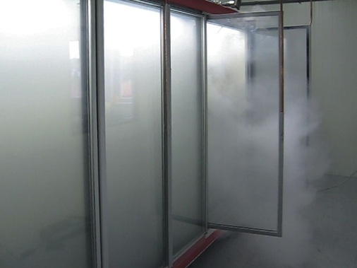 Bild 1: Kaltluftschleier bei Öffnung der Glastür
