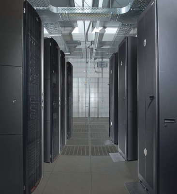 Das neue Wilo-Rechenzentrum entstand auf einer Fläche von 16x11m im 
Untergeschoss des Unternehmens. Dabei ist die Planung zukunftsorientiert 
ausgelegt, die Klimatechnik kann nachträglich an geänderte Bedarfs­profile 
angepasst werden
