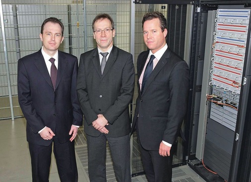 Im neuen Rechenzentrum entstand eine hochmoderne IT-Lösung mit hoher 
Energieeffizienz, Sicherheit und Verfügbarkeit. Entsprechend zufrieden 
zeigen sich die Verantwortlichen der Wilo SE (v.r.): Oliver Hermes, Vorstand 
Finanzen, Controlling und Personal…