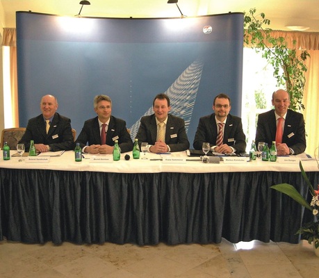 Vorstellung der Microox-Technologie auf einer Pressekonferenz in Tata, Ungarn 
(v.l.): Roland Handschuh, Leiter Produkt- und Vertriebsmarketing, Bernd 
Gantner, Geschäftsführer, Dr. Franz Summerer, Technischer Leiter, Markus 
Kielnhofer, Business…