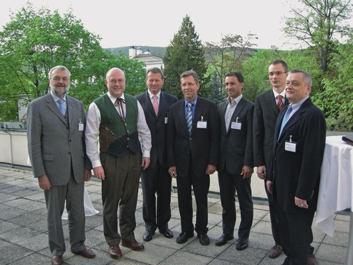 Gruppenbild nach den Präsidiumswahlen (v.l.): Diethelm Peschak, Franz 
Seyfried, Gerhard Neuhauser, Jürg Hagleitner, Johann Herunter, Markus Haas 
und Gerhard Doczekal
