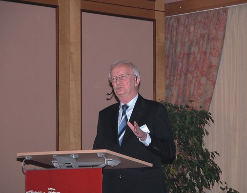 Die verbrannten fossilen Energieträger gehen der Erde verloren. Das 
entstandene CO2 bleibt uns erhalten, so Werner Rolles in seinem 
Eröffnungsvortrag
