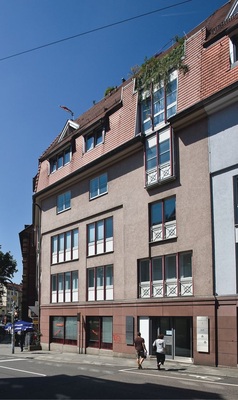 In einer Praxis im Ärztezentrum Marianum in Stuttgart waren nachträglich 
Wand-Klimageräte zu installieren. Für die Ableitung des Kondensates waren 
Kondensatpumpen erforderlich
