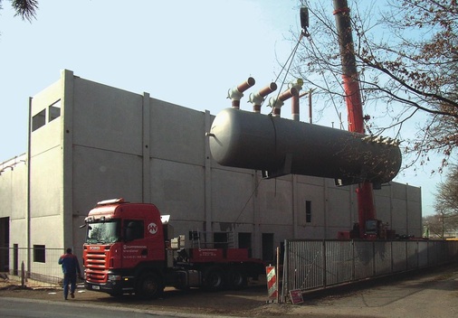 Einbringung des Abscheiders für 40 °C in das neue Maschinenhaus
