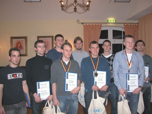 Die Teilnehmer am Bundesleistungswettbewerb 2009 (v. l.): Dennis Beseniuk, 
Dominik Nentwig, Martin Hähnel, Matthias Rupp, Samuel Rein, Christian 
Richter, Matthias Ruggaber, Dennis Hübner und Egor Stauber
