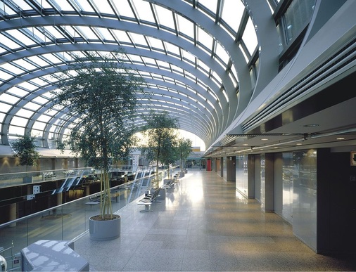 Zentrale Nur-Luft-Anlagen eignen sich insbesondere für die Klimatisierung 
von größeren Räumlichkeiten, wie beispielsweise Messehallen
