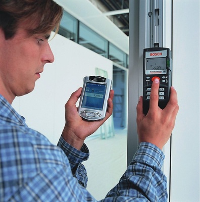 Bluetooth-Modelle bieten dank kabelloser ­Datenübertragung mehr 
Wirtschaftlichkeit und ­Sicherheit beim Aufmaß
