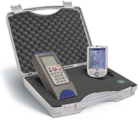 Gibt es auch als Paket: Laser-Distanzmesser und PDA im baustellentauglichen 
Kunststoffkoffer
