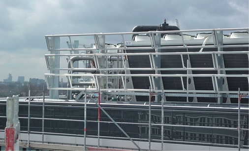 Auf dem Dach sind die Rückkühler für den Freikühlbetrieb untergebracht
