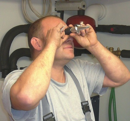 Nach dem Mischen lässt sich die Konzentration des Glykols mittels 
Refraktometer genau messen
