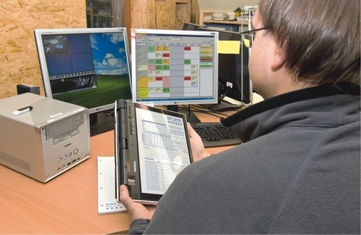 Vom Tablet-PC erfasste und mobil übertragende Daten sind in Echtzeit am 
Büro-Rechner zu sehen. Dies erlaubt eine sofortige Auswertung der 
Informationen
