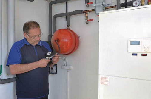 Die Größe des Aus­dehnungsgefäßes muss auf die jeweilige Anlage 
abgestimmt sein
