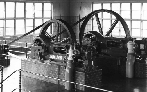 Bild 4: Anlage der Bergedorfer Eisenwerke aus den 30er-Jahren mit MAV 
Verdichtern, Bild aus Firmenunterlagen Museum Bergedorf und Vierlande

