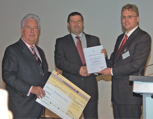 Verleihung des ASERCOM Energy Efficiency Award 2010: Jochen A. Winkler, 
ASERCOM-Präsident; Jürgen Fischer, Vice President Global Sales and 
Marketing Automatic Controls, Danfoss A/S, und Laudator Prof. Michael 
Arnemann (v. l.)
