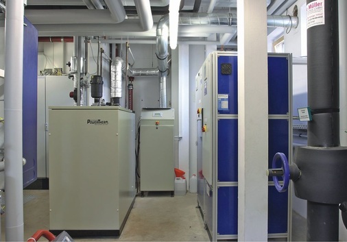 Eine sorgfältige Bedarfsermittlung für die Auslegung des 
Kraft-Wärme-Kälte-Kopplungssystems sowie strategisch dimensionierte 
Pufferspeicher führen zu BHKW-Laufzeiten von rund 5000 h/a
