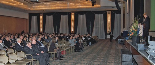 DKV-Vorsitzender Michael Arnemann bei der Eröffnung der diesjährigen 
DKV-Tagung in Magdeburg
