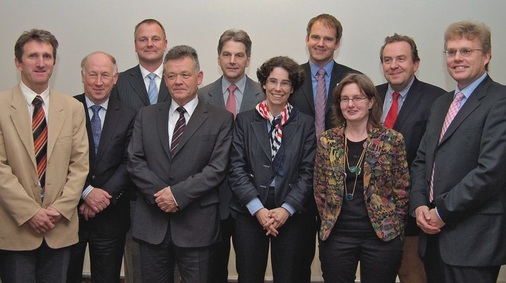 Der neue DKV-Vorstand 2011/12 (v. l.): Michael Hendriks (Schriftführer), 
Rainer Jakobs (Schatzmeister), Jürgen Süß (AA II/2), Josef Osthues (stv. 
Vorsitzender), Jörn Schwarz (Vertreter BZV), Andrea Luke (AA II/1), Werner 
Hünemörder (AA III), Carmen…