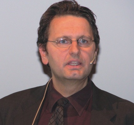 Thomas Tomski stelltsich der Diskussion zu seinem Vortrag
