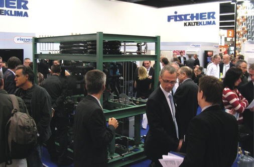 R 134 a/CO2-Kaskadenverbundanlagen haben sich zu einem neuen Standard für 
die Lebensmittelkühlung in Supermärkten entwickelt. Im Bild ein Aggregat 
von Fischer
