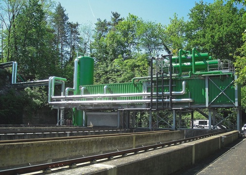 Das Wasser eines Nachklärbeckens versorgt die Wärmepumpen der 
Wohnsiedlungen Augarten und Weiherfeld in Rheinfelden.
