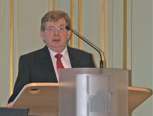 „Die Kältetechnik bietet hohe Energieeinsparpotenziale und die hierfür 
notwendigen Investitionen finanzieren sich quasi von selbst durch die 
eingesparten Energie­kosten. Davon müssen wir die Betreiber überzeugen!“
