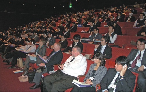 Am 2. und 3. Dezember letzten Jahres waren fast 500 Teilnehmer zum 9. 
Internationalen JRAIA-Symposium in die japanische Hafentadt Kobe gekommen. 
Das Thema lautete: „Neue Kältemittel und Umwelttechnik“
