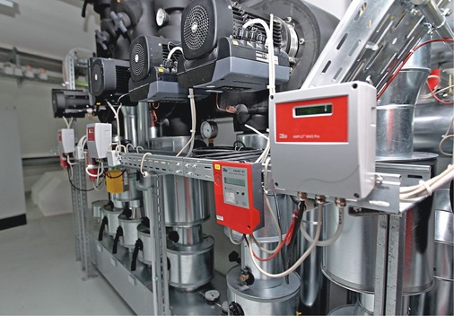 Die Heizungsanlage ist für das Archiv maßgeschneidert und energiesparend: 
Sie sorgt für eine stabile Temperatur und Luftfeuchtigkeit und stößt rund 
25 Prozent weniger Kohlenstoffdioxid als eine konventionelle Klimatisierung 
aus.
