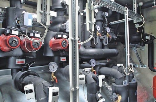 Die Regelung des Betonkerntemperiersystems im Office-Gebäude erfolgt über 
eine von Siemens entwickelte und im Labor ausgiebig getestete Applikation.
