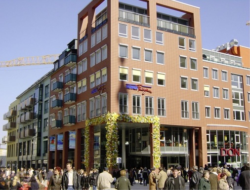 Bild 3: Eröffnung der Rathauspassage.
