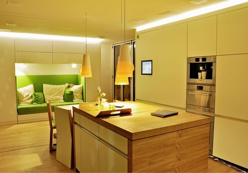 Zu den Wettbewerbsvorgaben gehörte unter anderem die Gewährleistung eines 
behaglichen Raumklimas. Hierfür sollte ein Raumtemperaturband von 23 bis 25 
°C eingehalten werden.
