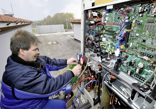 Resultierend aus der quasi stufenlosen Anpassung der Leistung erzielen 
Inverter-Verdichter hohe Wirkungsgrade.
