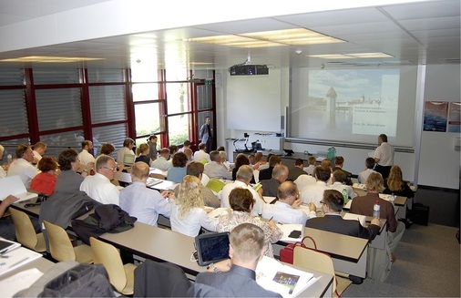 Als größte Bildungsinstitution der Zentralschweiz bildet die Hochschule 
Luzern derzeit über 4 800 Studierende aus. Gut 3 800 Personen nutzen die 
Weiterbildungsangebote.
