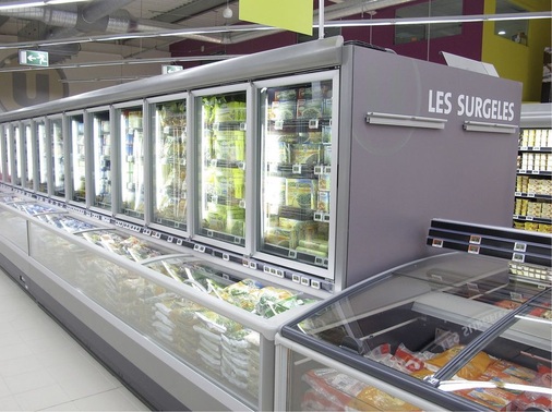 Alle Kühlvitrinen unterhalb des Gefrierpunkts sind geschlossen, um 
Energieverluste zu vermeiden.
