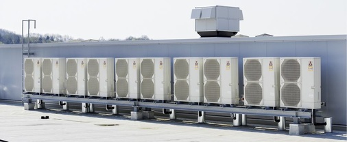 Zehn reversible Zubadan-Wärmepumpen heizen und kühlen das über 5000 m² 
große Gebäude zusätzlich.
